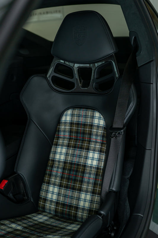 Porsche Vollschalensitz mit Schottenkaro beige
