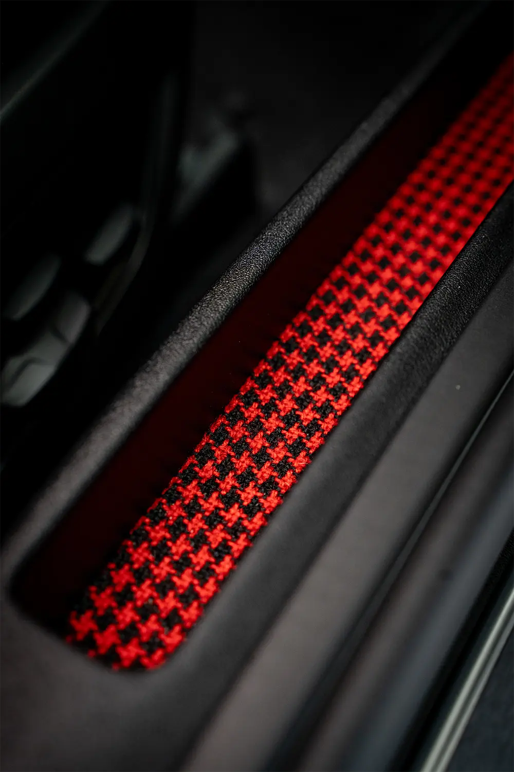 hahnentritt-schwarz-rot-inlay-911