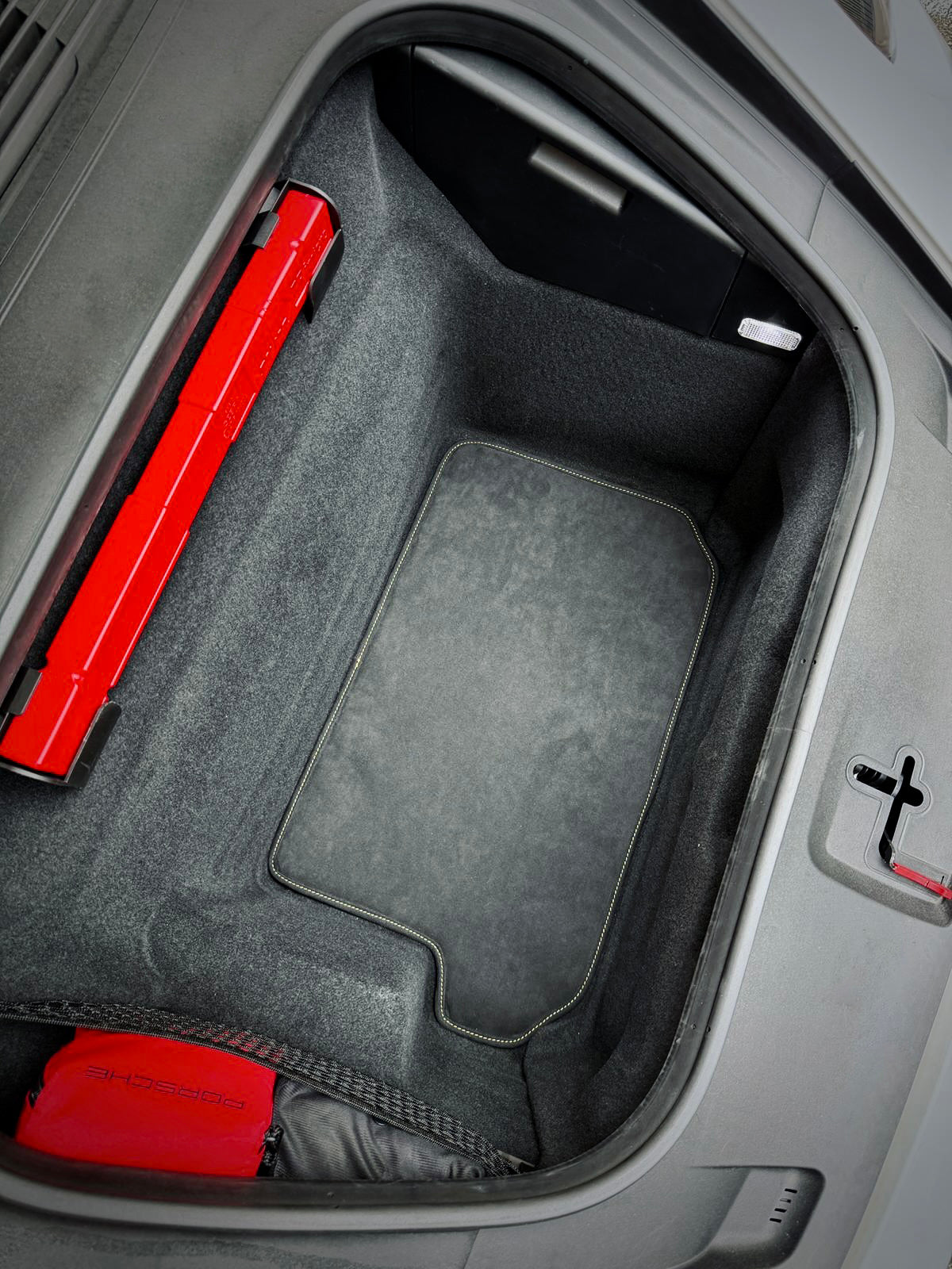 Alcantara® Kofferraummatte für Porsche 911, Boxster & Cayman