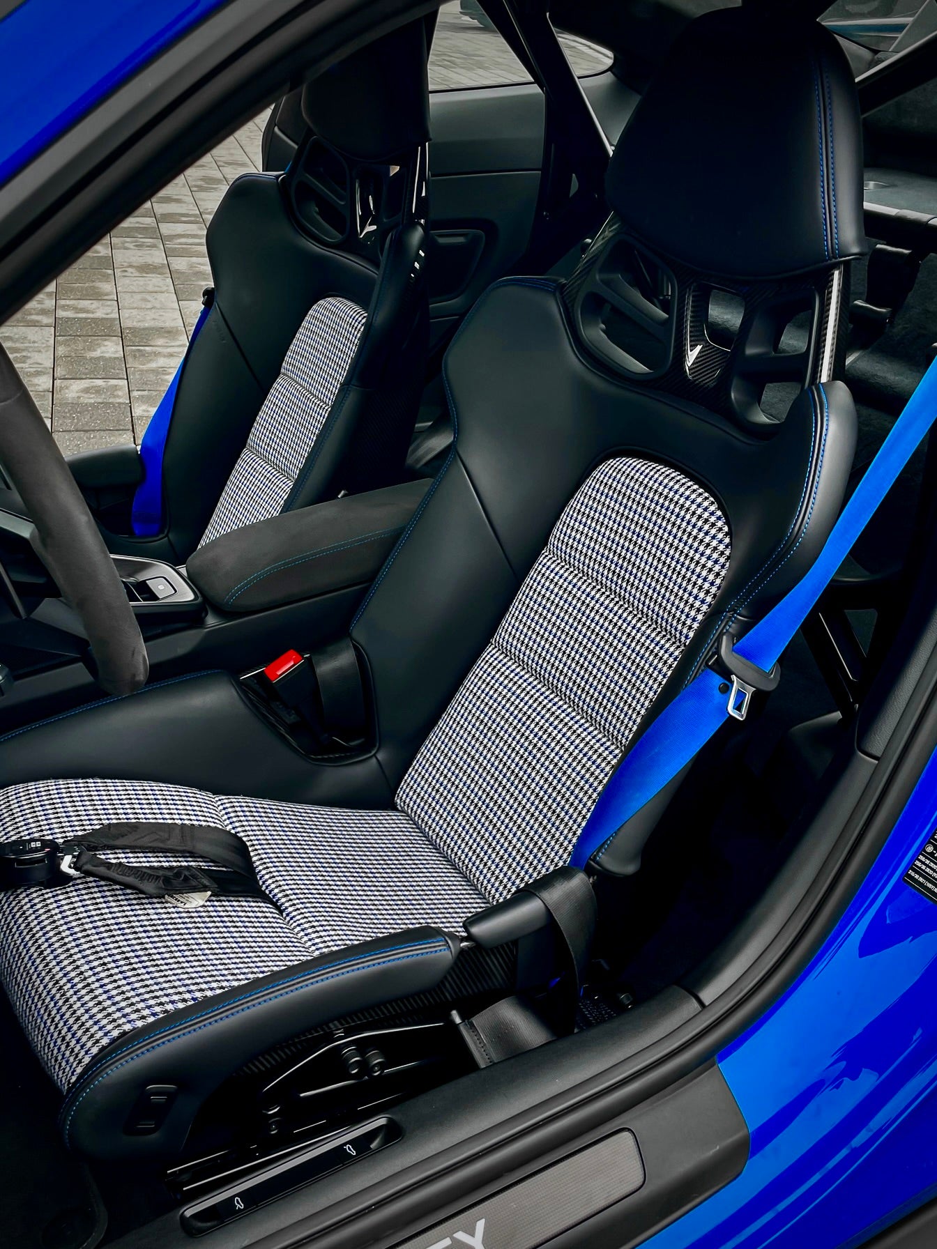 Porsche Vollschalensitz mit Pepita blau