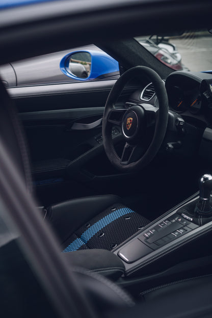Gewebtes Alcantara® & Leder