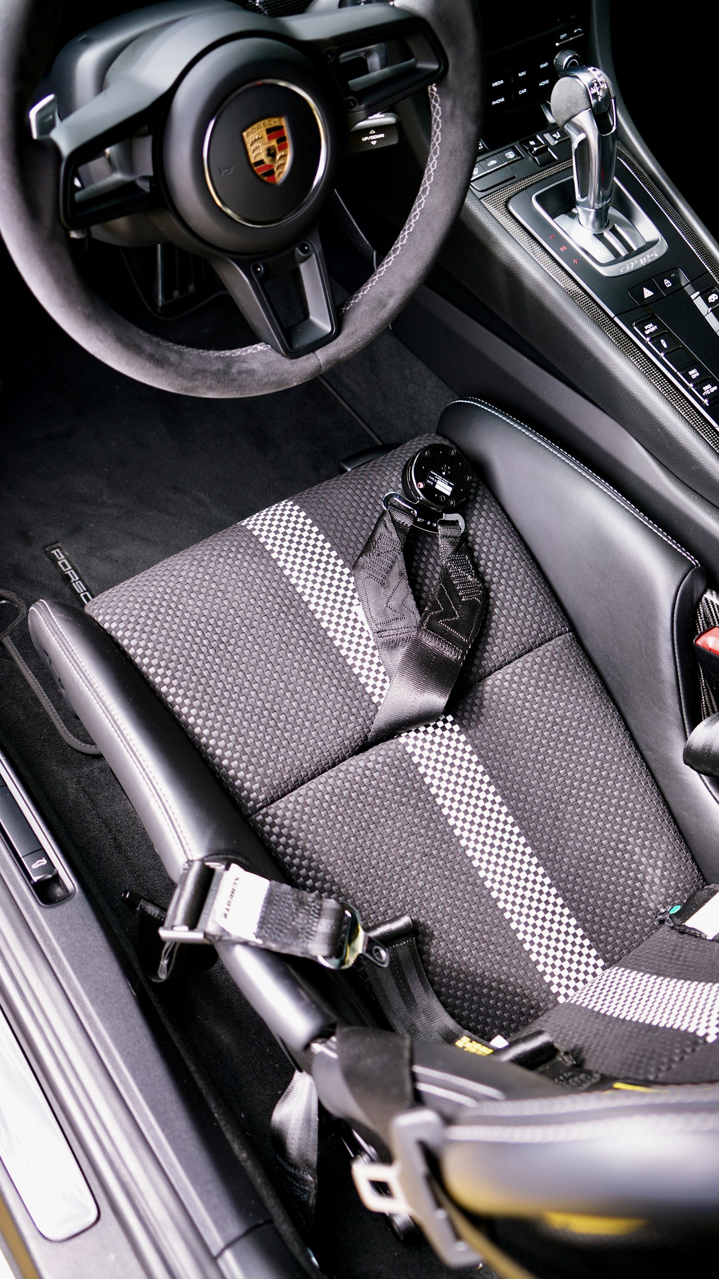 Gewebtes Alcantara® & Leder
