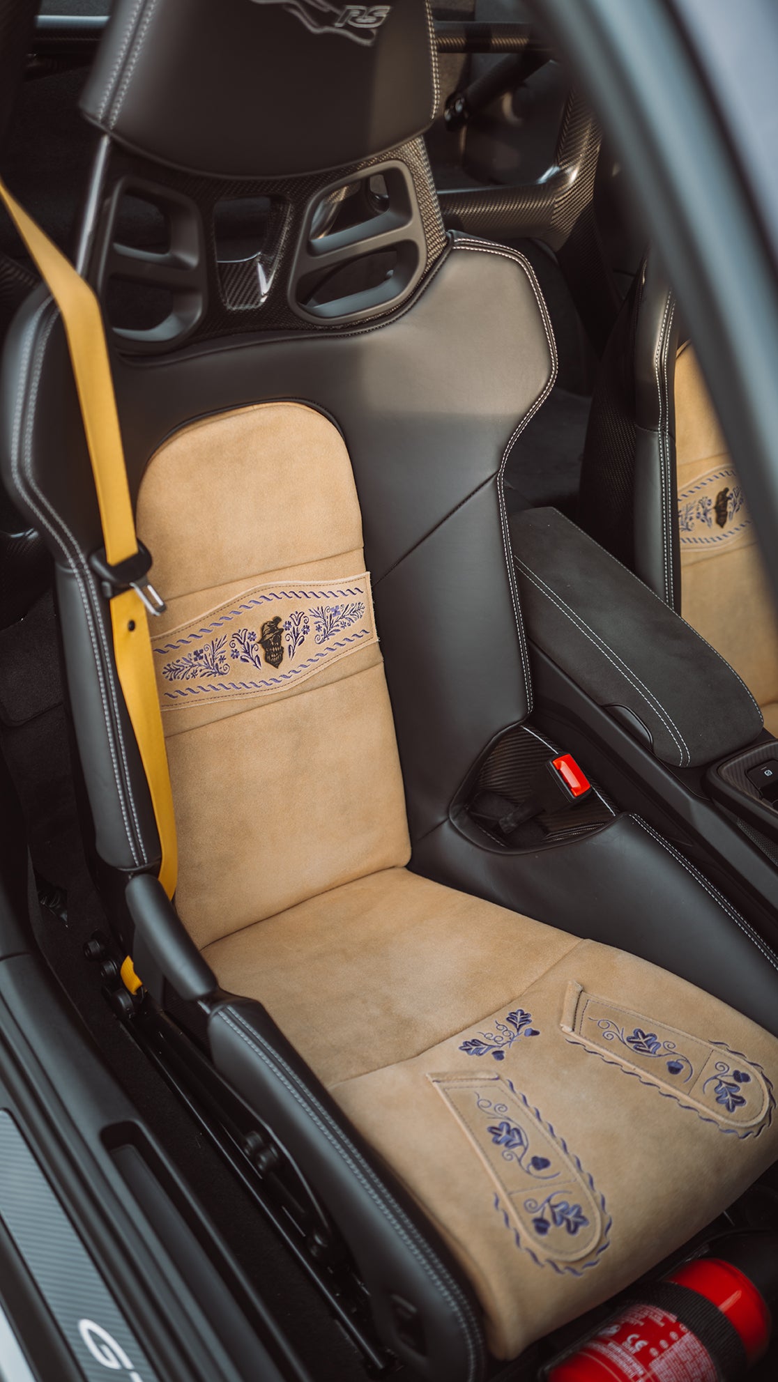 Porsche Schalensitz Lederhose