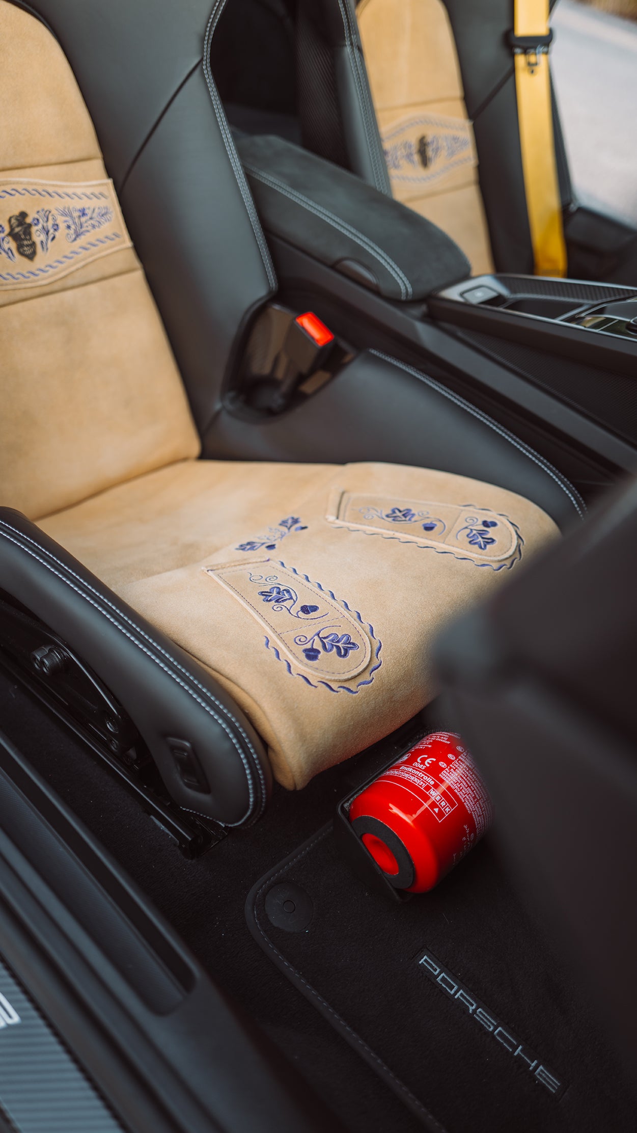 Porsche Schalensitz Lederhose
