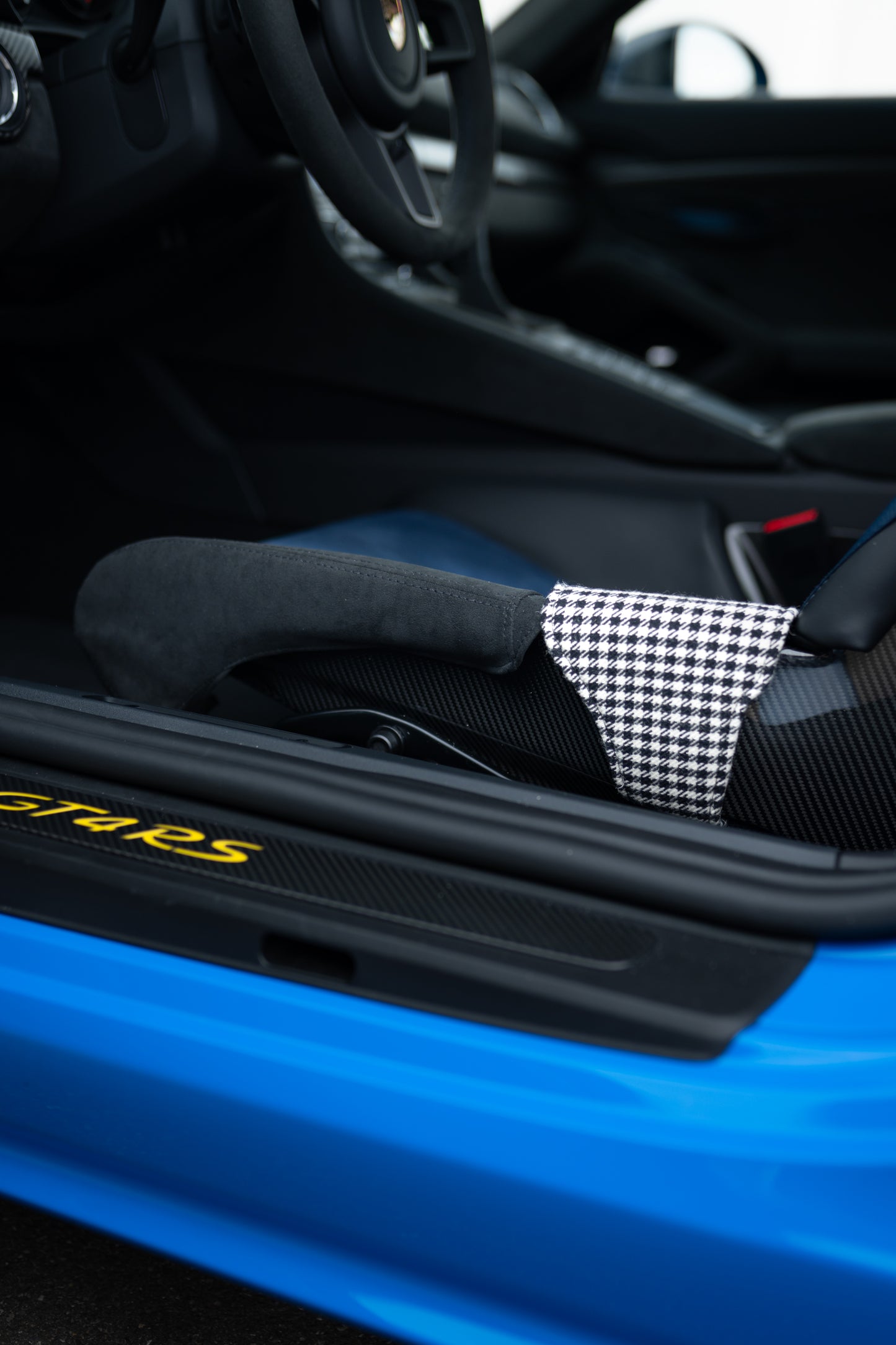 Alcantara® mit Ziernaht & Pepita für Vollschalensitze