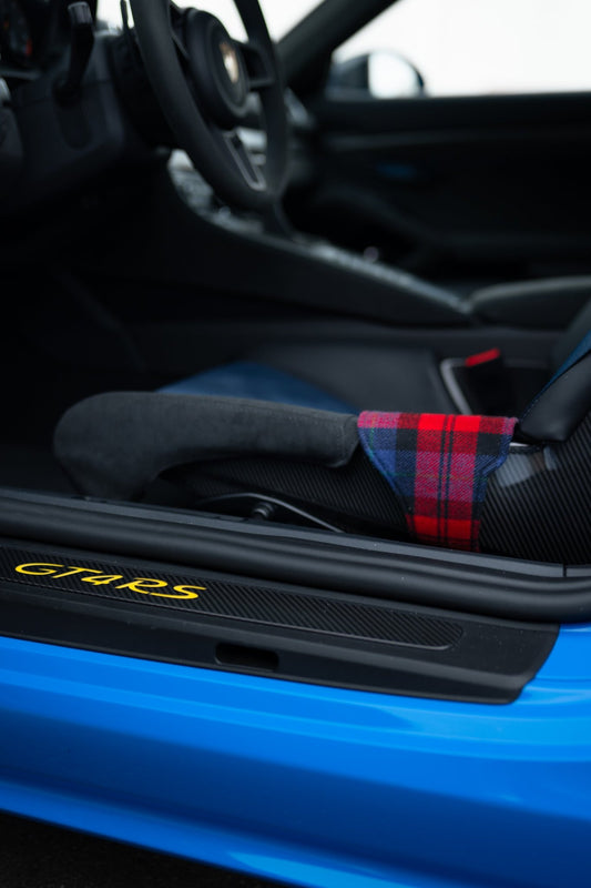 Alcantaraschoner für Porsche Vollschalensitze mit Ziernaht & Schottenkaro rot - Project Pepita