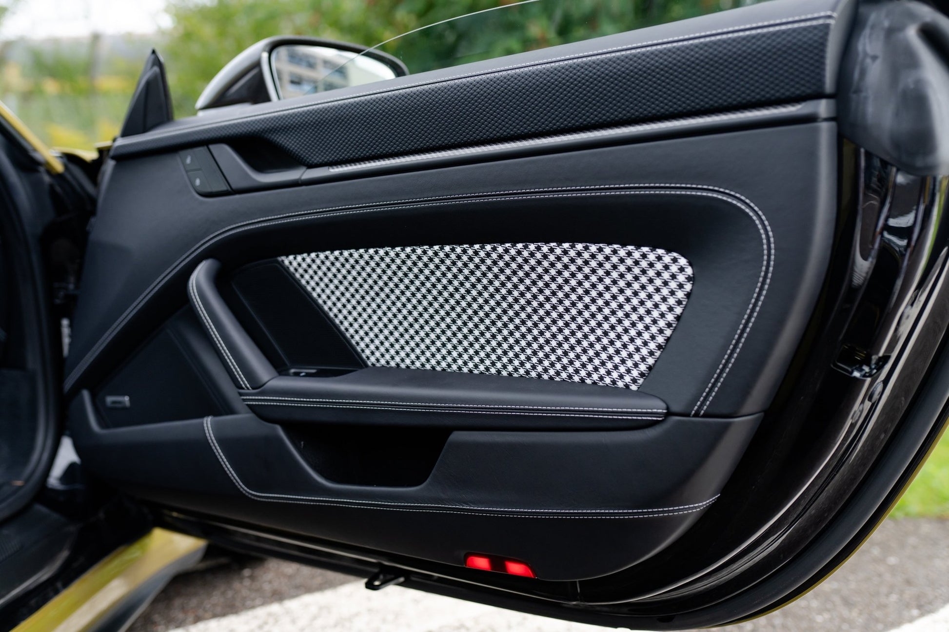 Individualisierung Sportsitze & Türverkleidungen für Porsche 911, Boxster & Cayman - Project Pepita