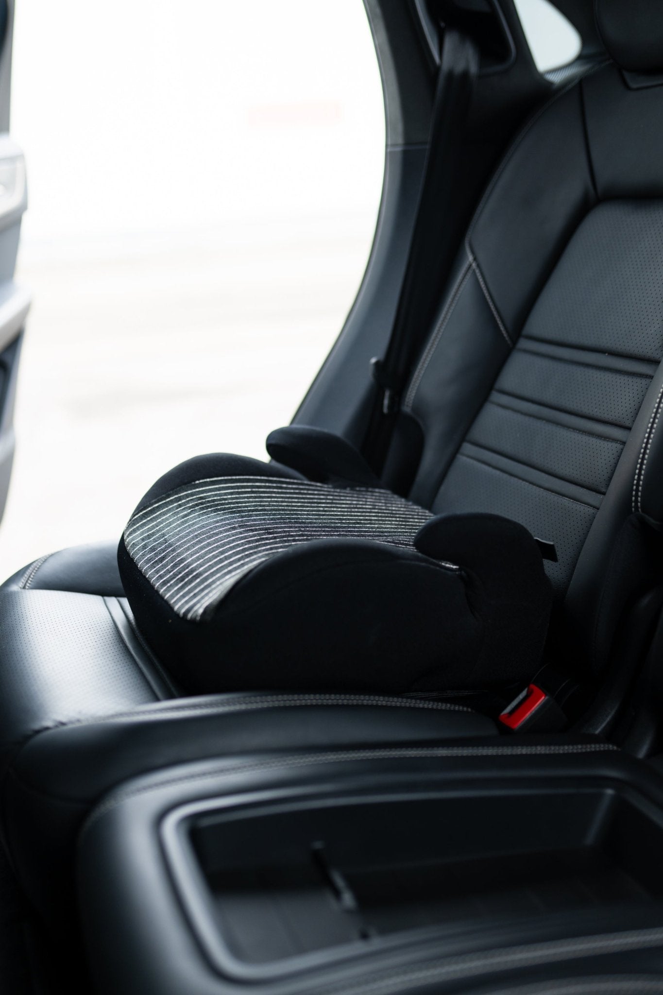 Nadelstreifen Kindersitz für Porsche – schwarz, weiß - Project Pepita