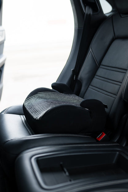 Nadelstreifen Kindersitz für Porsche – schwarz, weiß - Project Pepita