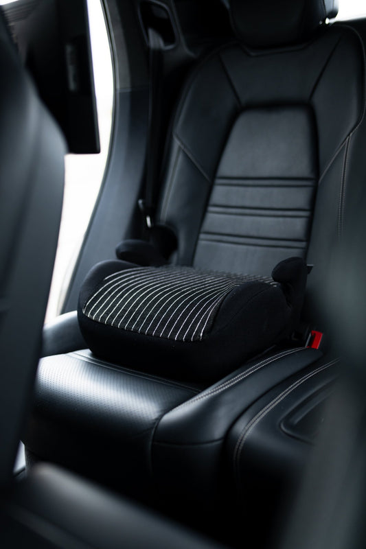 Nadelstreifen Kindersitz für Porsche – schwarz, weiß - Project Pepita