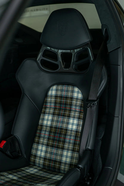 Porsche Vollschalensitz mit Schottenkaro beige
