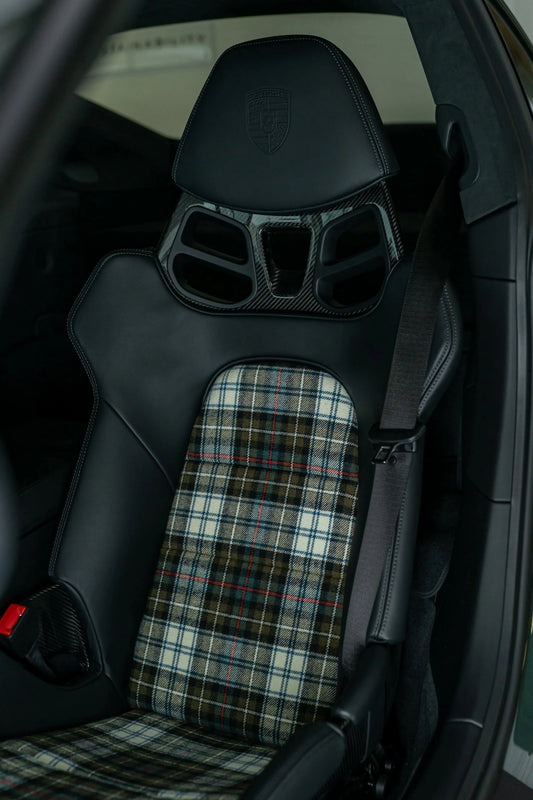 Porsche Vollschalensitz mit Schottenkaro beige