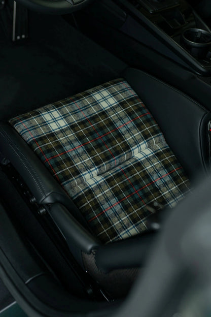 Porsche Vollschalensitz mit Schottenkaro beige