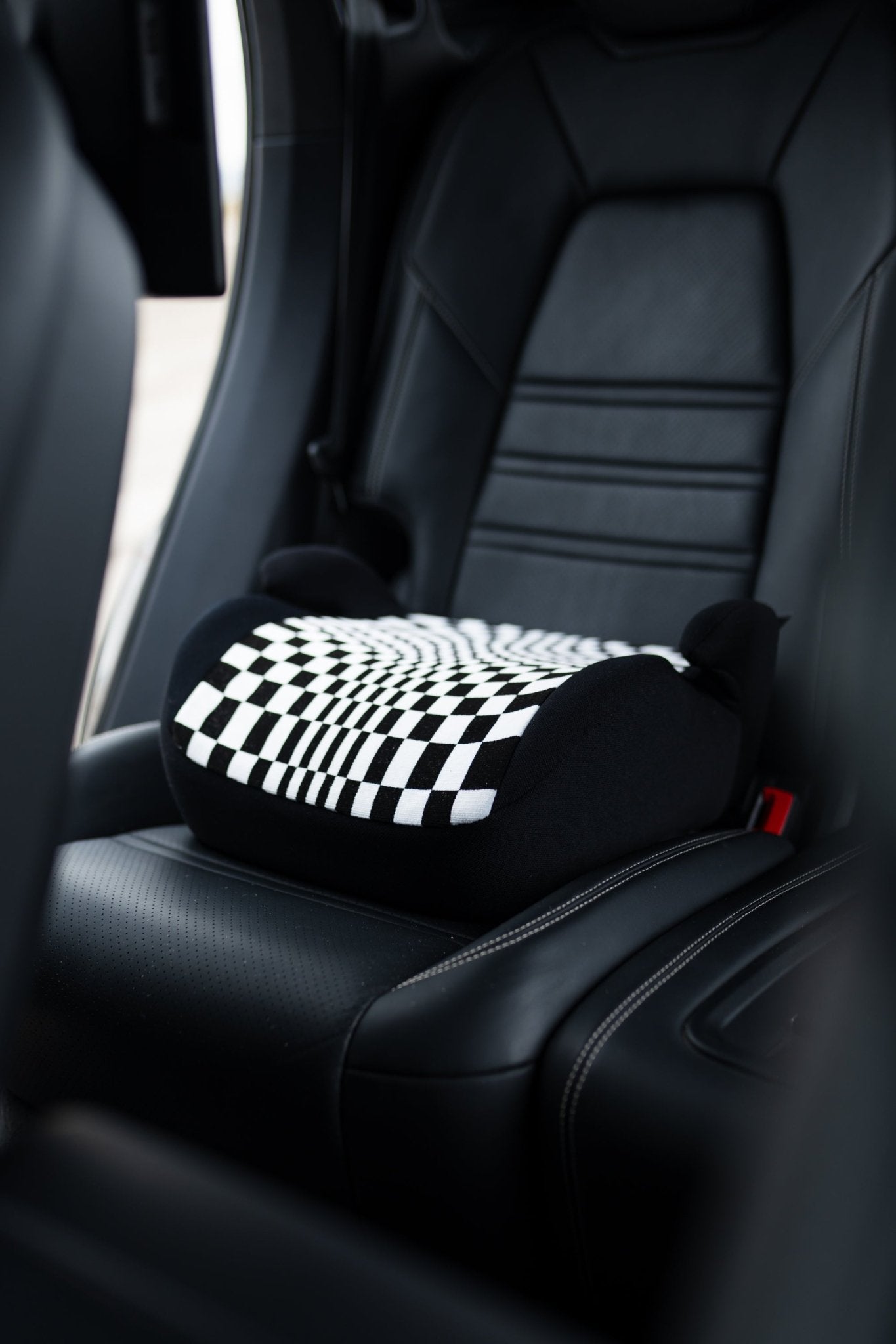 Pascha Kindersitz für Porsche – schwarz, weiß - Project Pepita