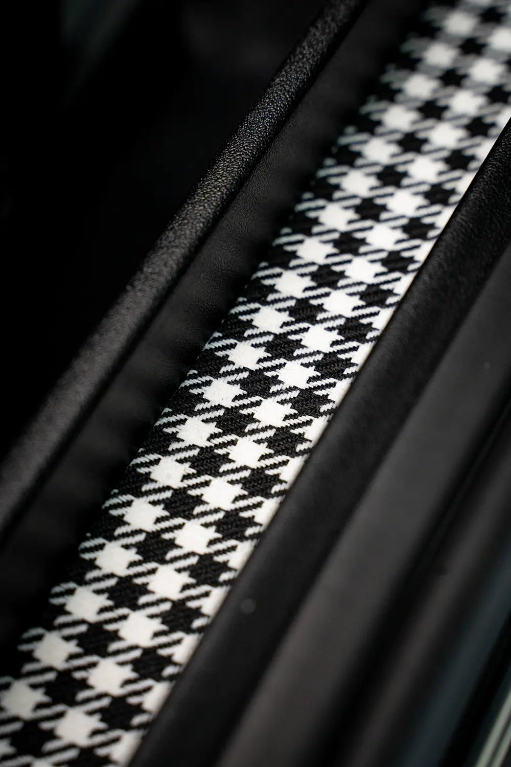 porsche-911-pepita-inlay-detail